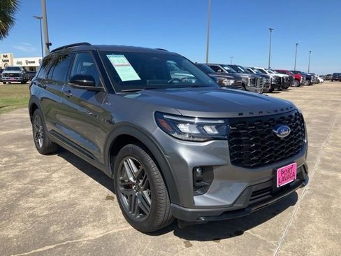 Used 2025 Ford Explorer ST-Line w/ ST-Line Street Pack AWD/4WD image 9