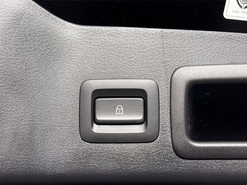 Used 2022 MAZDA MAZDA3 s FWD image 39