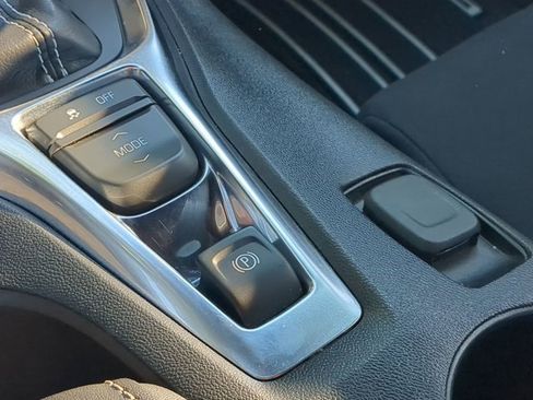 Used 2022 Chevrolet Camaro LT w/ Technology Package image 19