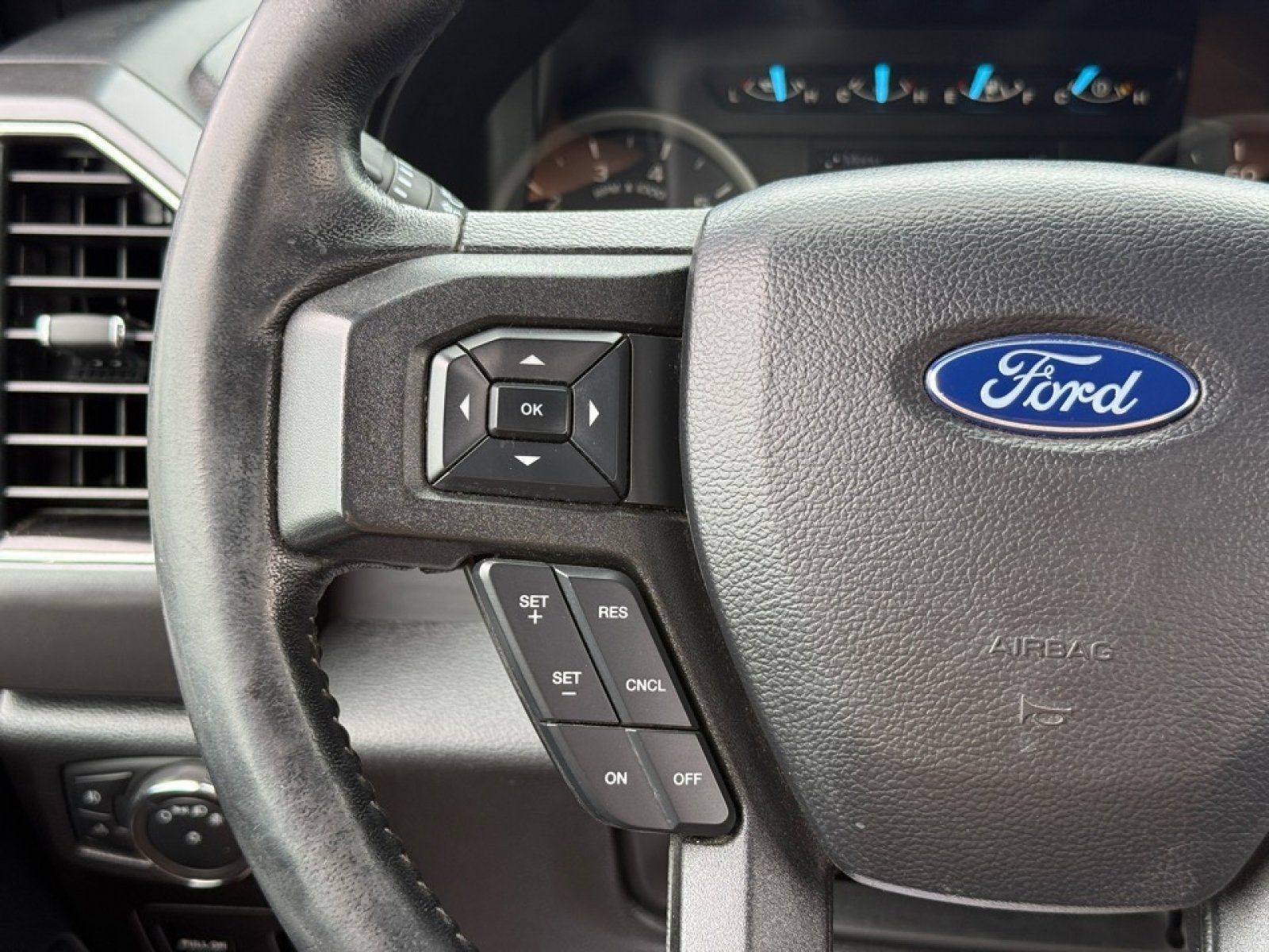 Used 2019 Ford F150 XLT w/ Equipment Group 302A Luxury AWD/4WD image 21
