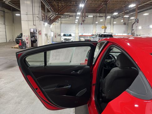 Used 2018 Chevrolet Cruze LS FWD image 23