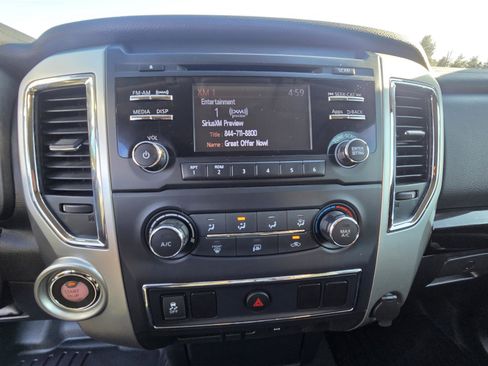 Used 2017 Nissan Titan SV image 12