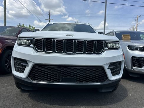 New 2026 Jeep Grand Cherokee Laredo AWD/4WD image 17