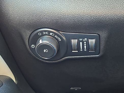 Used 2022 Jeep Compass Limited w/ Elite Group image 18