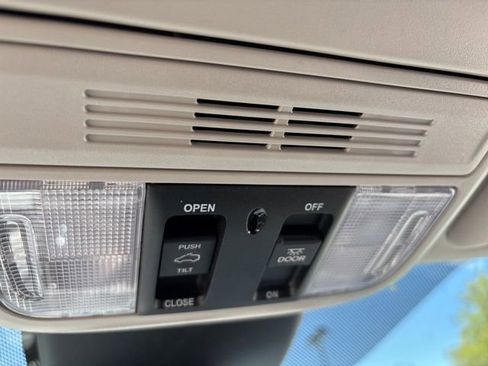Certified 2025 Honda Odyssey Touring image 36