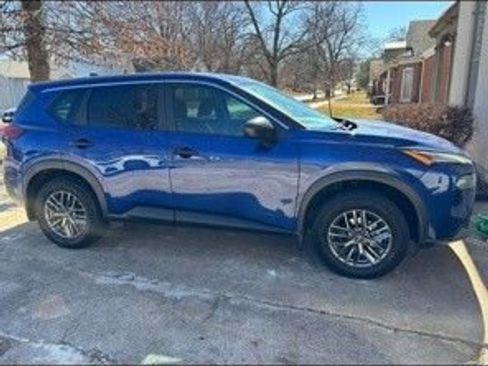 Used 2023 Nissan Rogue S image 4