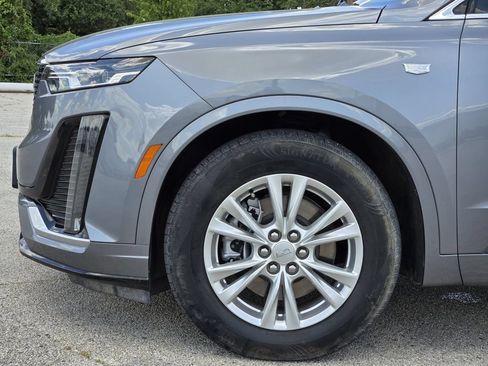 Used 2021 Cadillac XT6 Luxury w/ LPO, Floor Liner Package FWD image 9