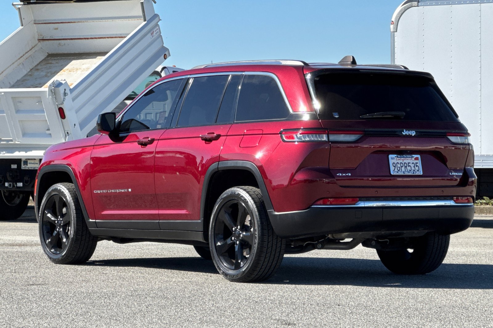 Used 2023 Jeep Grand Cherokee Laredo AWD/4WD image 6