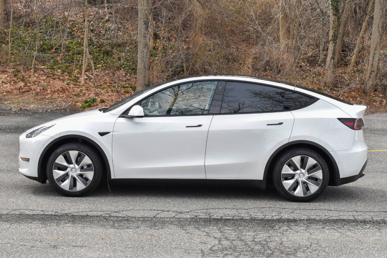Used 2021 Tesla Model Y 2WD image 4