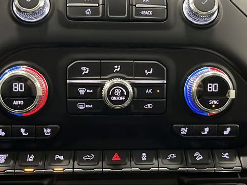 Used 2023 GMC Sierra 3500 Denali w/ Denali Ultimate Package AWD/4WD image 19