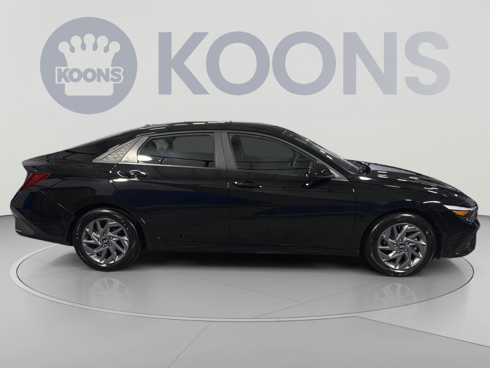 Used 2024 Hyundai Elantra SEL FWD image 8