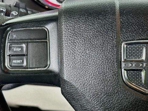 Used 2018 Dodge Grand Caravan SE FWD image 11