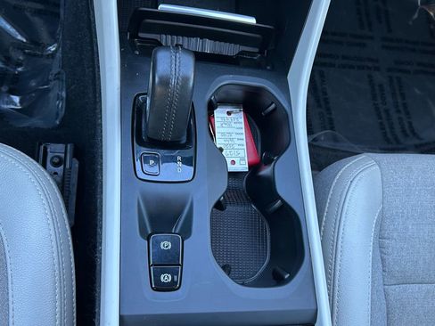 Used 2020 Volvo XC40 T4 Momentum w/ Premium Package image 24