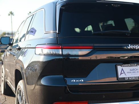 New 2025 Jeep Grand Cherokee Overland image 9