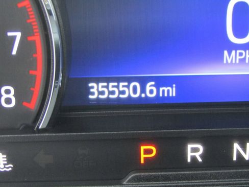 Used 2022 Ford Explorer XLT w/ Equipment Group 202A image 35