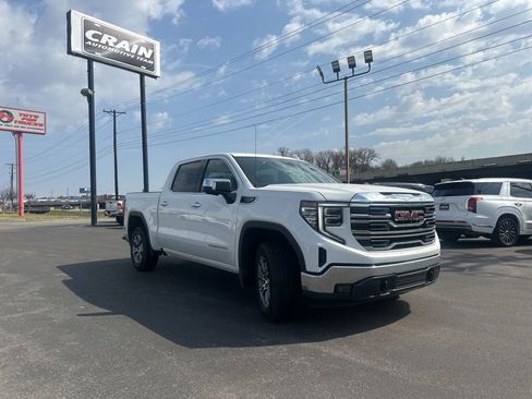 Used 2025 GMC Sierra 1500 SLT image 2