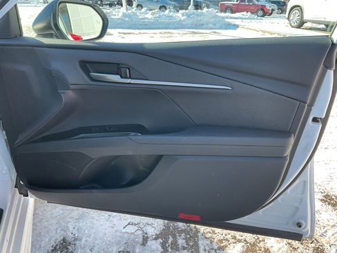 Used 2025 Toyota Camry SE image 11
