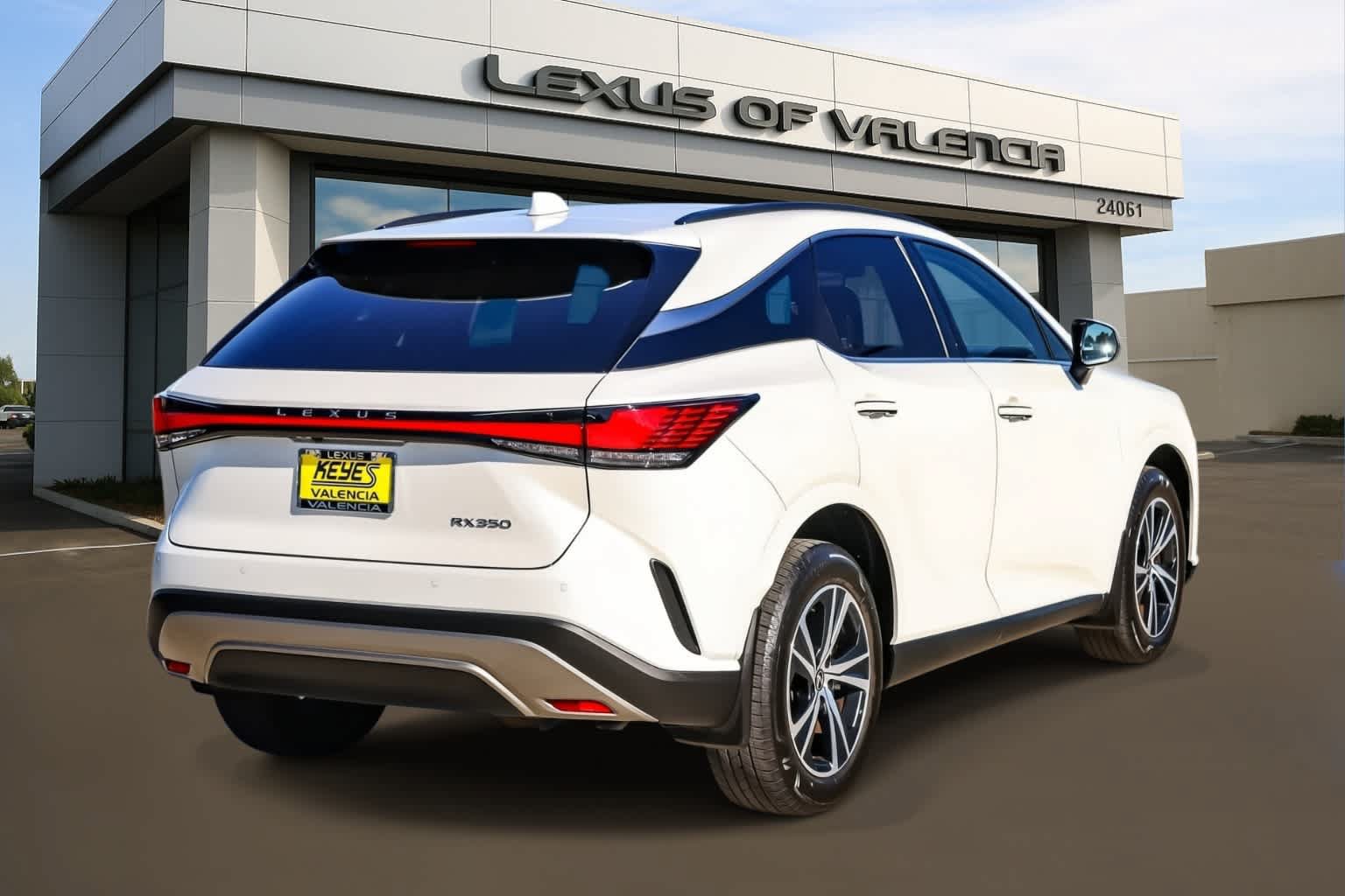 Used 2024 Lexus RX 350 Premium w/ Cold Area Package FWD image 4