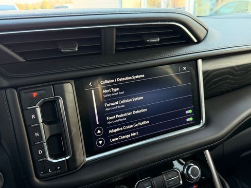 Used 2021 GMC Yukon XL Denali w/ Advanced Technology Package image 44