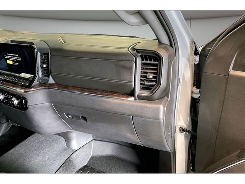 Used 2024 GMC Sierra 1500 Elevation w/ X31 Off-Road Package AWD/4WD image 17