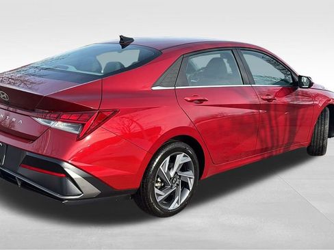 Used 2025 Hyundai Elantra SEL FWD image 7
