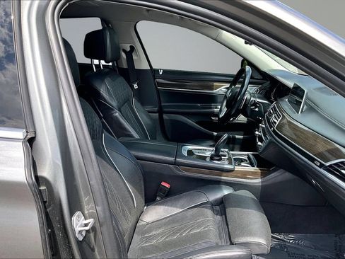 Used 2018 BMW 750i xDrive AWD/4WD image 13