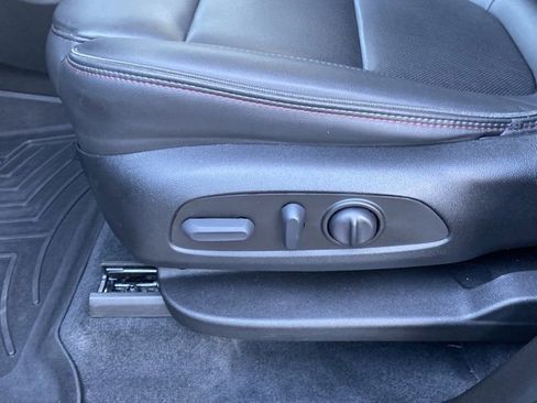 Used 2023 Chevrolet Traverse RS image 32