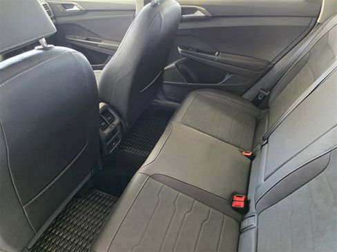 New 2025 Volkswagen Taos SE image 20