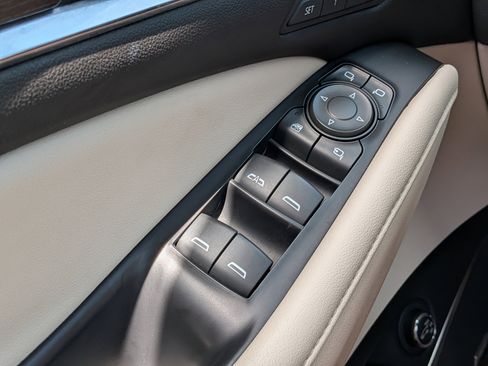 Used 2022 Buick Enclave Avenir w/ Avenir Technology Package FWD image 23