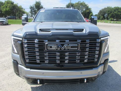 New 2026 GMC Sierra 3500 Denali Ultimate AWD/4WD image 12
