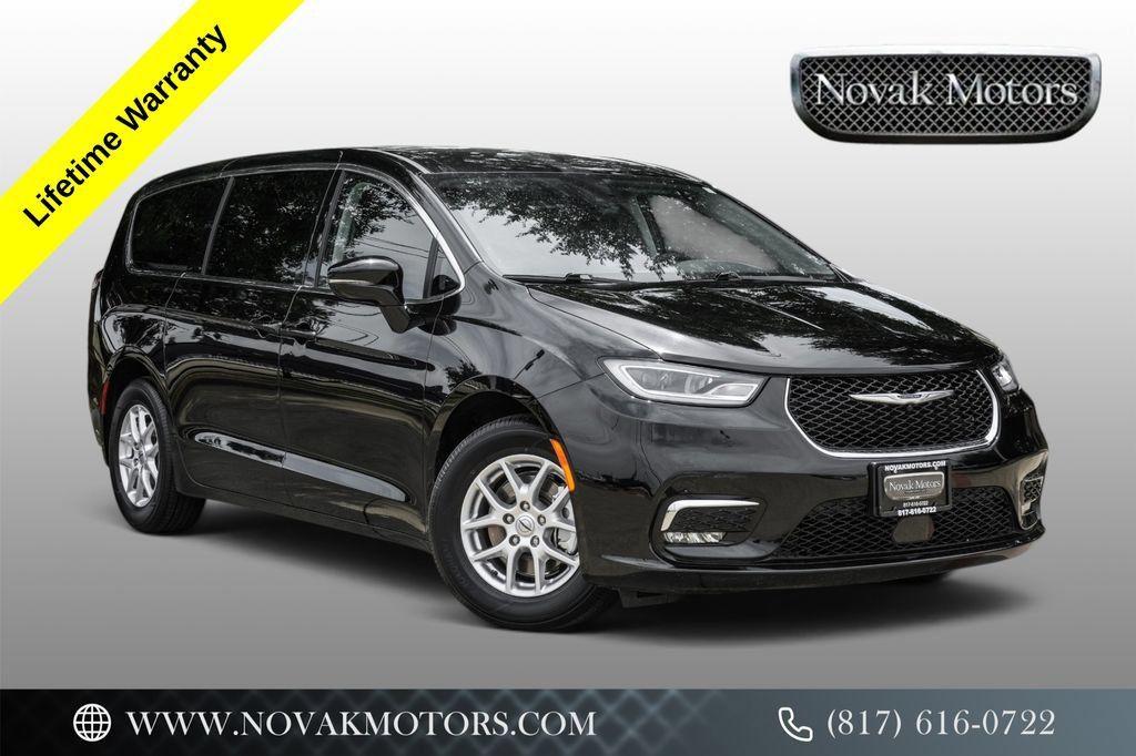 Used 2024 Chrysler Pacifica Touring-L FWD image 1