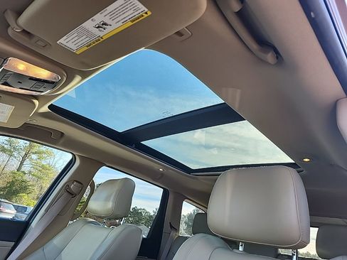 Used 2017 Jeep Grand Cherokee Limited w/ Luxury Group II image 5