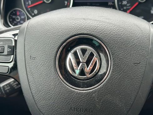 Used 2013 Volkswagen Touareg Sport AWD/4WD image 36