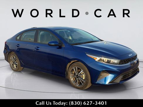 Used 2023 Kia Forte LXS FWD image 2