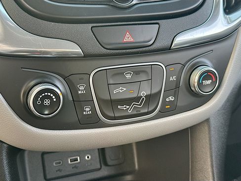 Used 2020 Chevrolet Equinox LS image 15