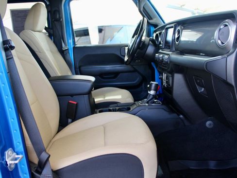 Used 2021 Jeep Gladiator Overland w/ Uconnect 4C Nav & Sound Group AWD/4WD image 18