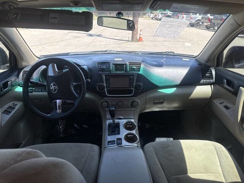 Used 2013 Toyota Highlander Plus AWD/4WD image 10