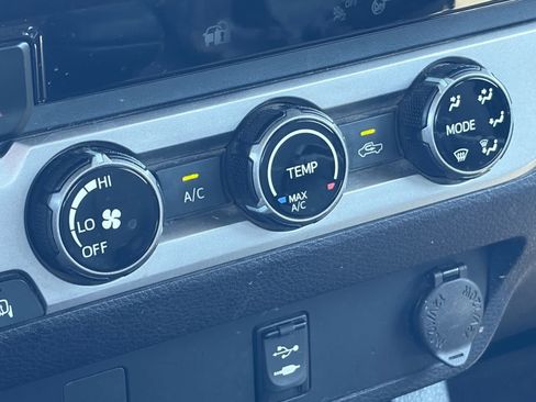 Used 2018 Toyota Tacoma SR w/ SR Convenience Package AWD/4WD image 15