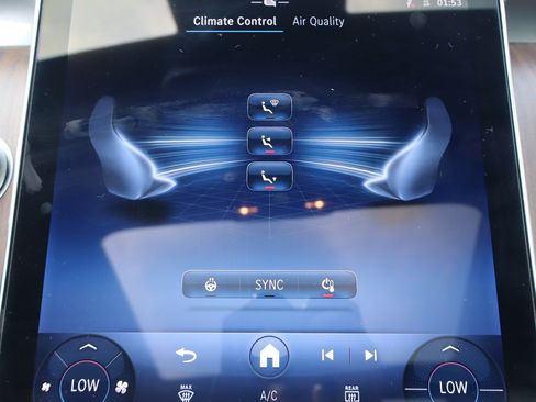 Used 2025 Mercedes-Benz GLC 300 4MATIC w/ AMG Line image 23