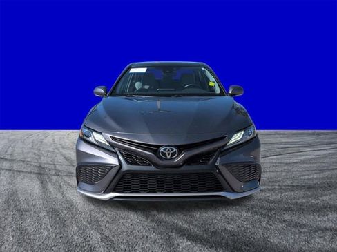 Used 2021 Toyota Camry XSE image 9