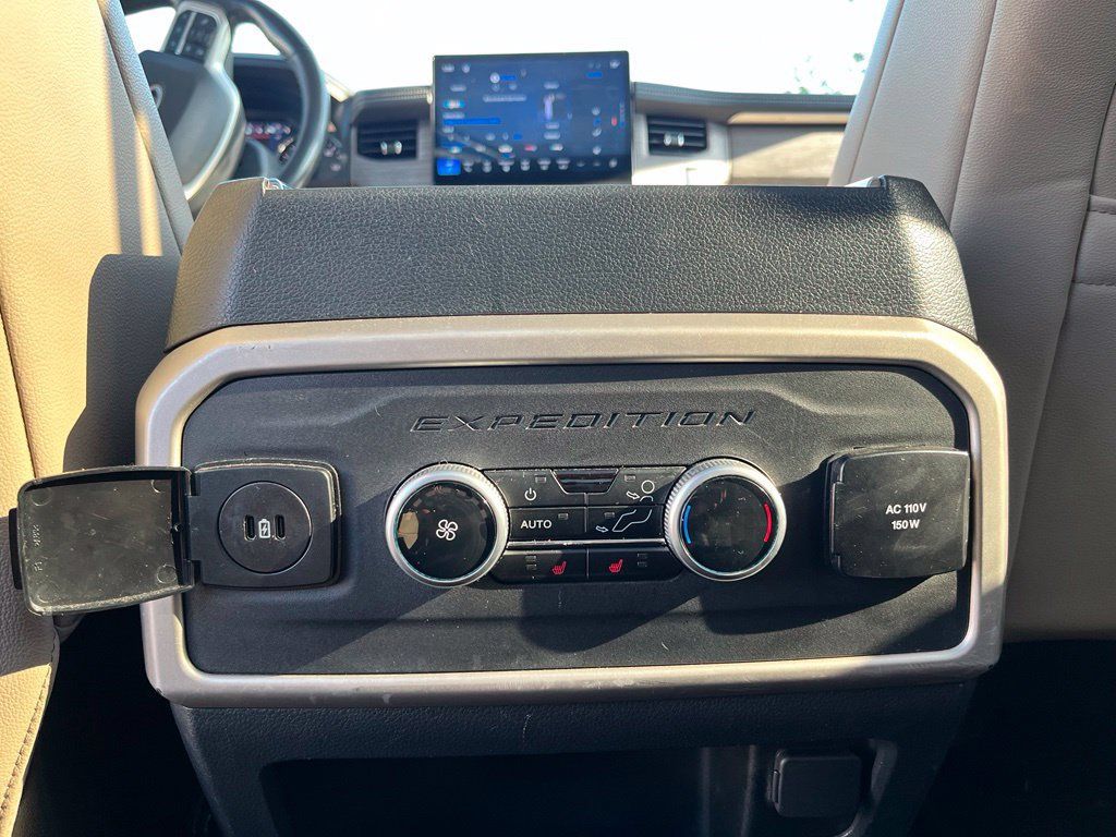 Used 2024 Ford Expedition Limited RWD image 16