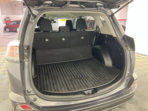 Used 2018 Toyota RAV4 LE image 25