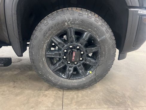 New 2026 GMC Sierra 2500 AT4 w/ AT4 Premium Plus Package AWD/4WD image 19