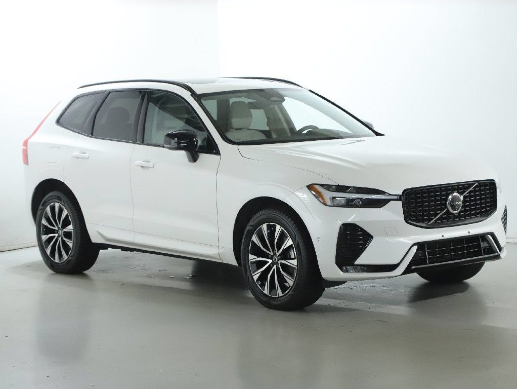 Used 2024 Volvo XC60 B5 Plus AWD/4WD image 9