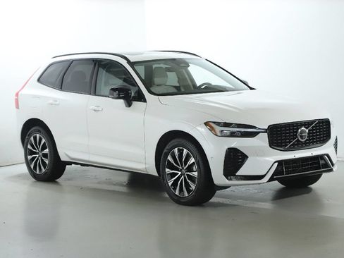 Used 2024 Volvo XC60 B5 Plus AWD/4WD image 9