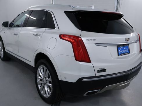 Used 2017 Cadillac XT5 Platinum w/ Driver Assist Package AWD/4WD image 5