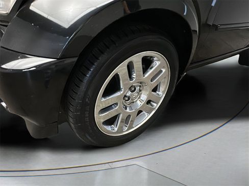Used 2008 Dodge Nitro R/T image 4