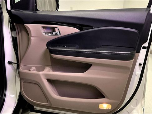 Used 2018 Honda Pilot Touring image 29