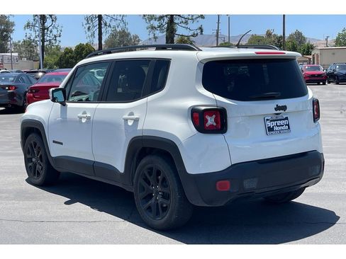 Used 2017 Jeep Renegade Altitude FWD image 3