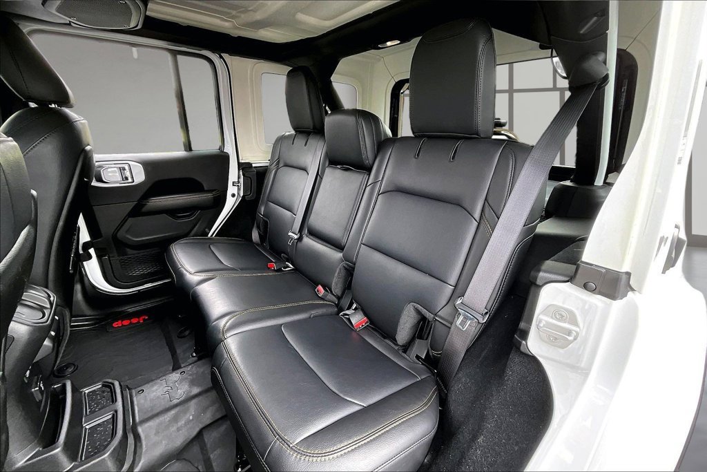Used 2026 Jeep Wrangler Unlimited Sahara AWD/4WD image 26